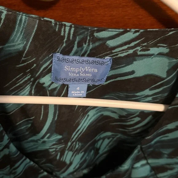 Vera Wang like new sleeveless dress patterned size 4 excellent use condition - Picture 2 of 3